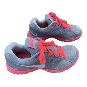 NIKE Air Relentless 2 Women's Athletic Running Shoes